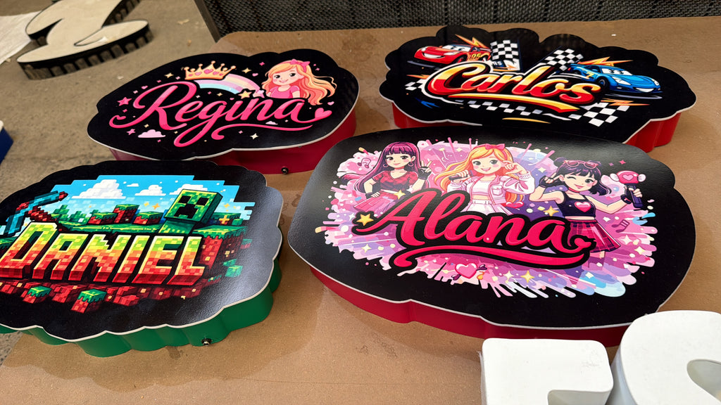 Lámpara LED Personalizada con Nombre y Personaje
